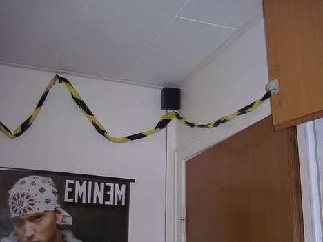 Computeranlæg 5,1 chanel Computeranlæg  - venstre hjørne bag billede 2