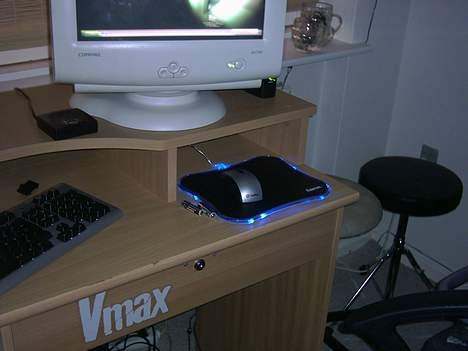 Computeranlæg 5,1 chanel Computeranlæg  - Min Hama blå LED musemåtte :P Den Bæred billede 5