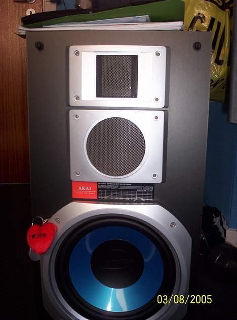 Hjemmebiograf Jvc rx - 7032v - mine fronthøjtalere! ser ikk ud af meget, men skindet bedraver =D billede 4