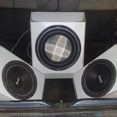 Bilstereo i golf markræser