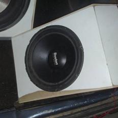 Bilstereo i golf markræser