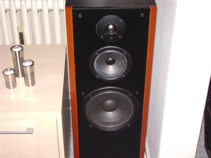 Musikanlæg Yamaha og JBL - jbl uden tøj på. billede 3