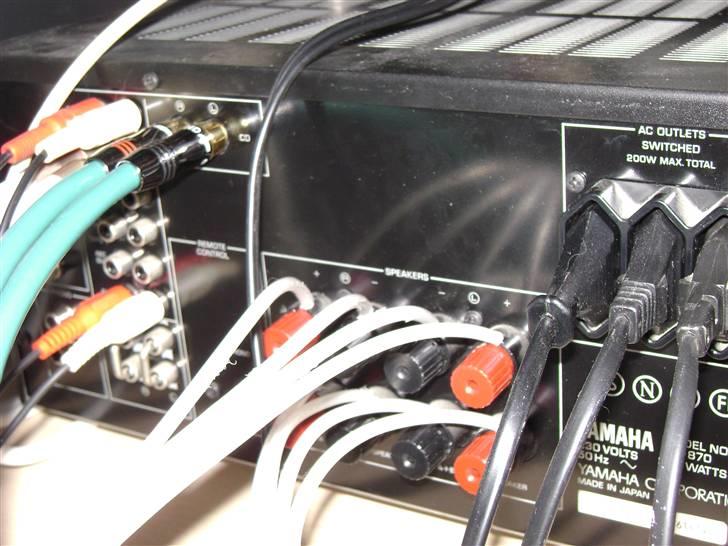 Musikanlæg Yamaha og JBL - kabel rodet. hehe.. smart med strøm udtagene.. billede 10