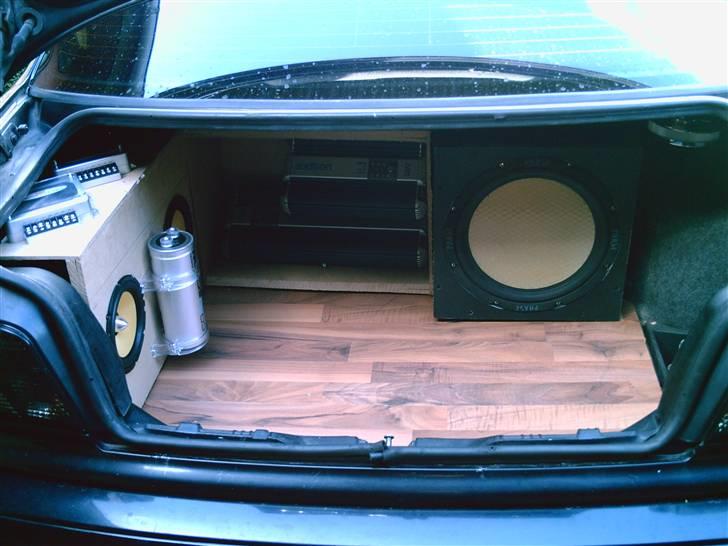 Bilstereo Chrysler Grand Vouager  - Nyeste projekt. Bmw lastet med Audison,Morell, Peerless, Phase Linear, custom bygget delefiltre og megetr andet guf. Engang får jeg nok tid til at få det gjort færdig :-) billede 12