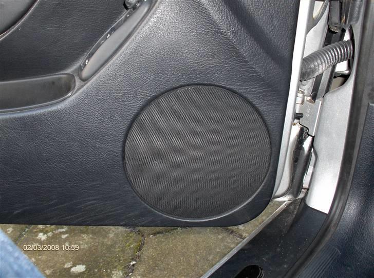 Bilstereo 406 Coupe` - bas i front døren billede 2