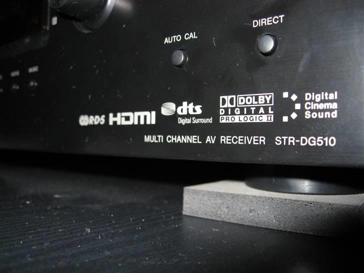 Hjemmebiograf Sony, Eltax, CV *SOLGT* - Specielle vibations-absorberende underlægningsfødder, så min forstærker ikke tager skade af den lidt overdrevede subwoofers gøren og laden. Fint ik?  billede 9