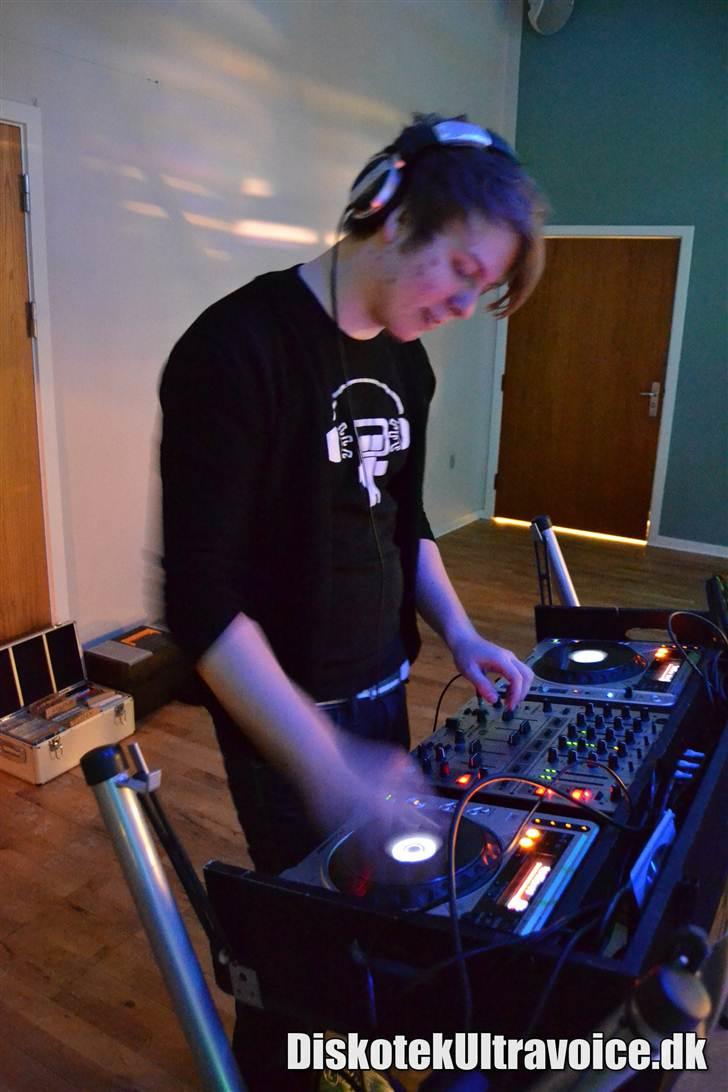 Diskoteksanlæg Diskotek Ultravoice - Pulten  med 2 x pioneer CDJ 800 og Behringer 5 kanals mixer billede 6