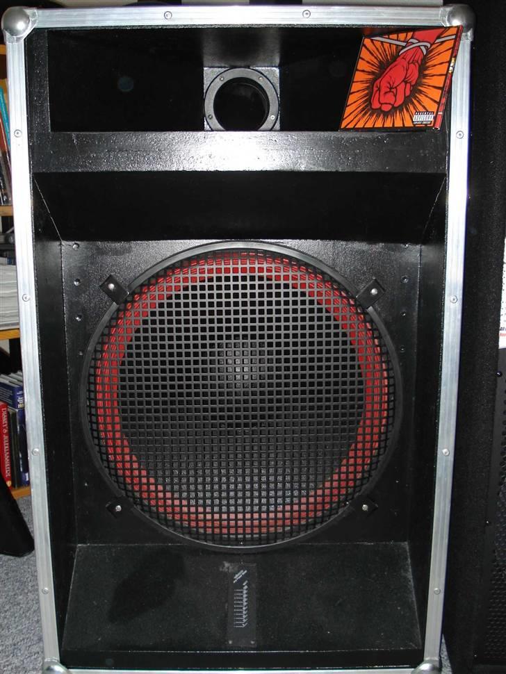 Musikanlæg Crown Reference + JBLpro - 18" sub hvor jeg lige har sat en cd i basporten for samlingning af størrelse. billede 4