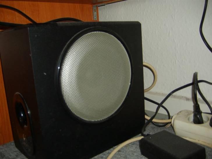 Computeranlæg Comp Logitech X-230 - Den larmende fodskammel billede 5