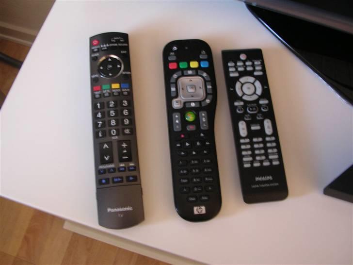 Hjemmebiograf Hjemmebio - Fra højre: Tv, medie center, surround sound/dvd. Medie center fjernbetjening virker også til xbox360. billede 14