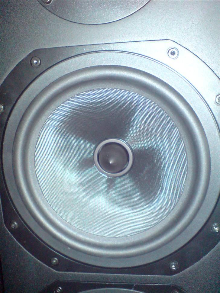 Musikanlæg Denon/Argon. - Den ene mellemtone enhed, fyldt med solid bass og en god klang. billede 4