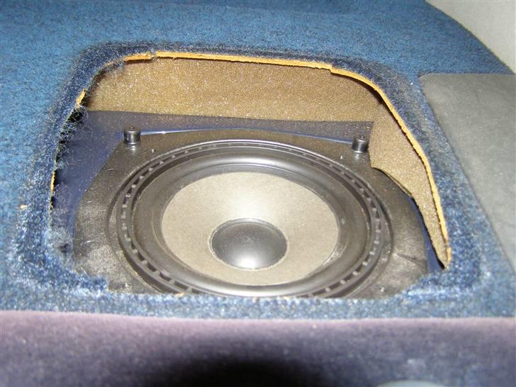 Bilstereo Alpine & Magnat *Old* - sådan ser alle 4 højtalere ud i bilen. denne her er af venstre baghøjtaler billede 9