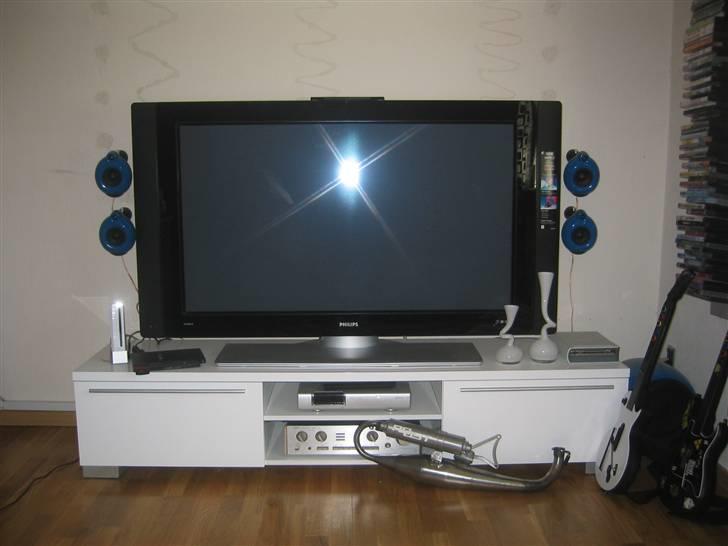 Musikanlæg 50", 360 og wii, gammelt - Sådan som det ser ud nu ;) og med min nye rør :d hehe , nice :D  billede 16