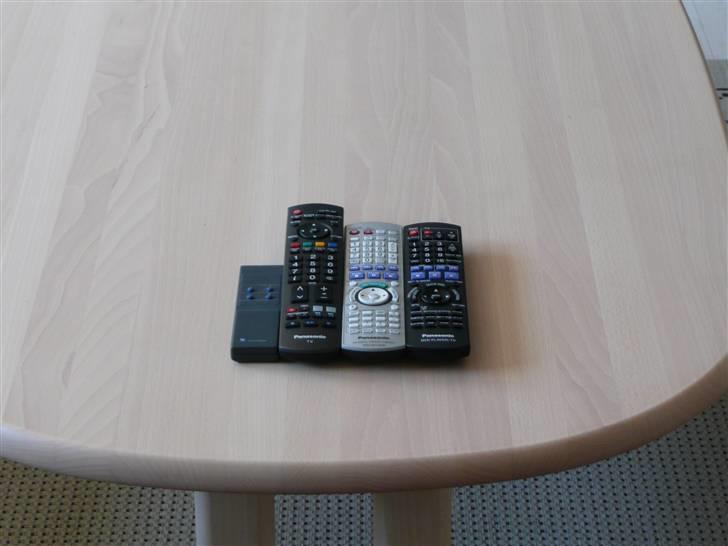 Hjemmebiograf Panasonic/Mach Hjemmebio - ja 4 fjernbetjeninger men 1 er nok takke være viera link fra panasonic billede 2