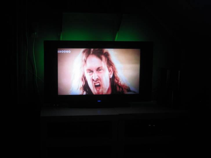 Hjemmebiograf Sony, JBL & Argon - Så er der lys bag ved TV´et billede 7