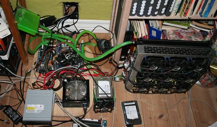 Hjemmebiograf Home Cinema - Og elektronikken bagved (placeret i separat rum forbundet med kabler gennem væggen) billede 14