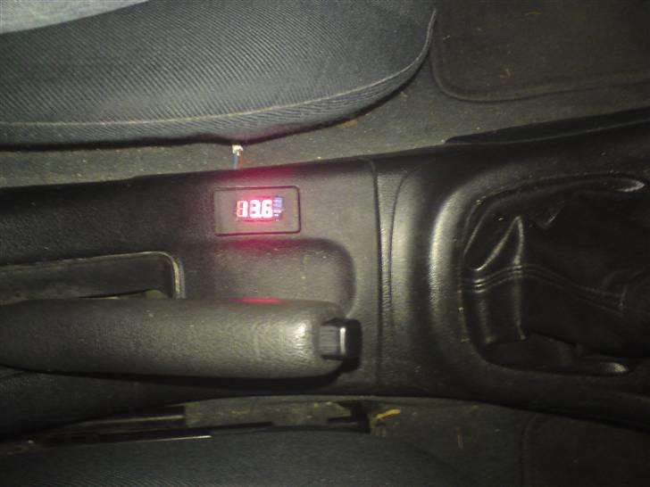 Bilstereo Mazda 323F BA - ESPL - Voltmeter til føreren billede 11