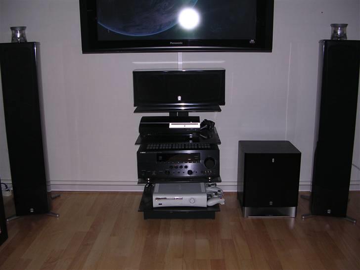 Hjemmebiograf Yamaha all the way. - Kraftværket. Kablerne er ikke til at se, ENDELIG! billede 6