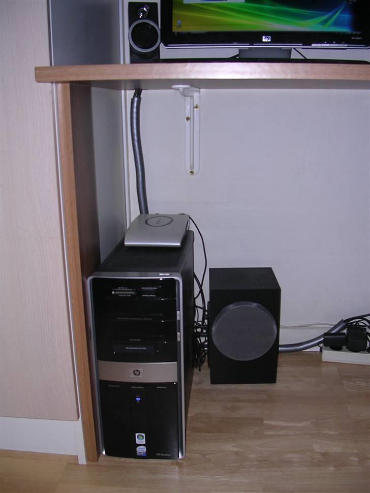 Hjemmebiograf Yamaha all the way. - Pc´en. Prøvede at holde styr på kablerne. billede 8
