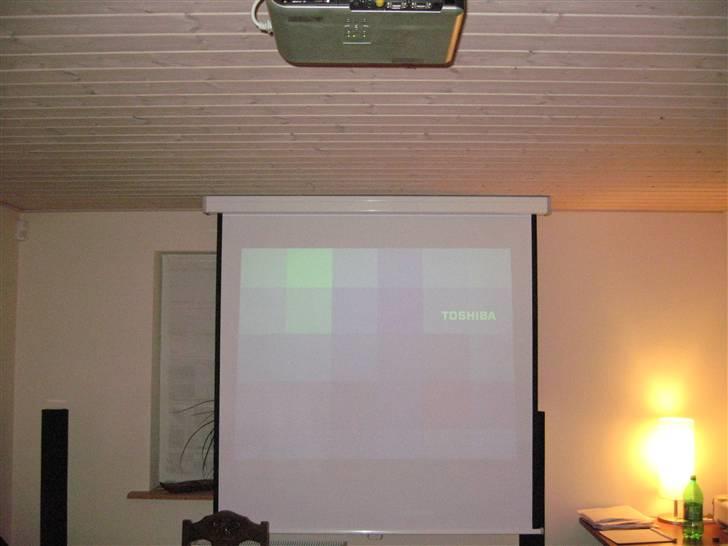 Hjemmebiograf B&O - Projektor : Toshiba TLP-T70M , lærred 78" billede 11