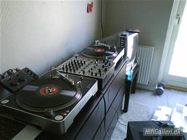 Musikanlæg på værelset  (SOLGT) billede 1