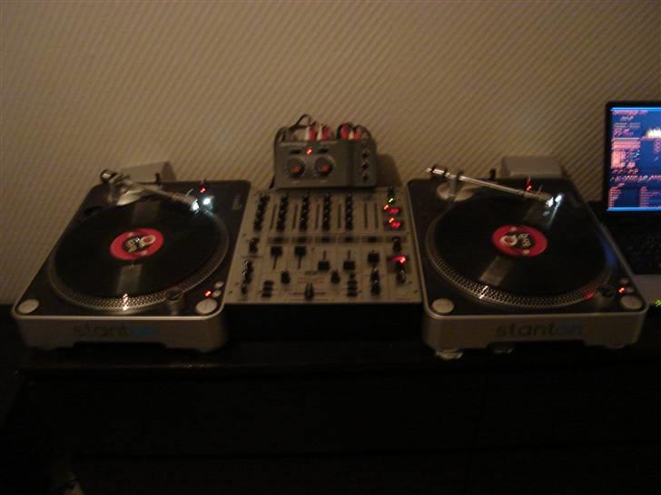 Musikanlæg på værelset  (SOLGT) billede 2