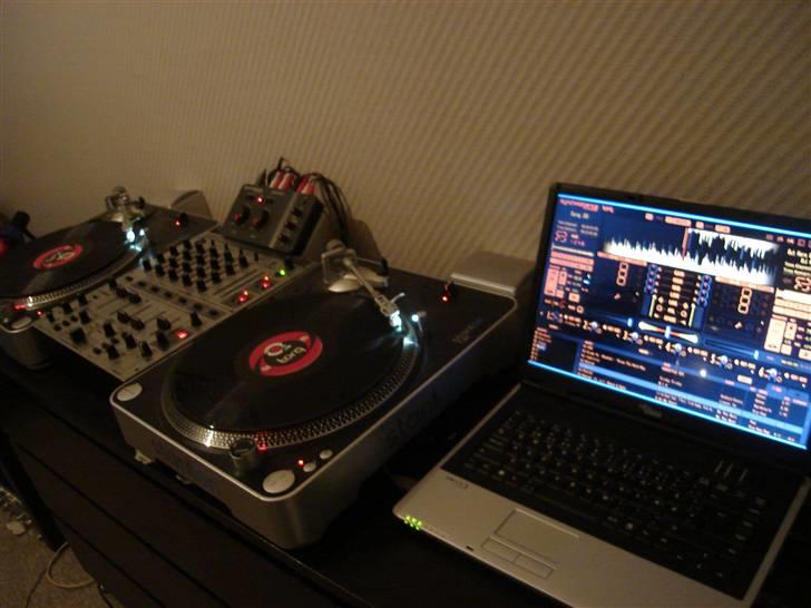 Musikanlæg på værelset  (SOLGT) billede 3