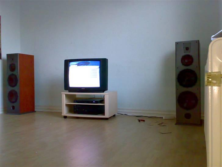 Musikanlæg NAD & Dali Concept - Det hele. Kabler samlet med strips.  billede 5