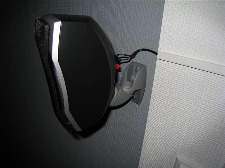 Hjemmebiograf Samsung + Logitech - Modificeret Vogel højttalerbeslag billede 12