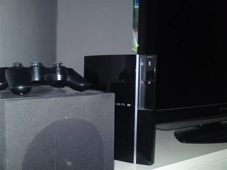 Musikanlæg Denon, Dali og CW. - Den ene højttaler, PS3´en og TV´et. billede 4