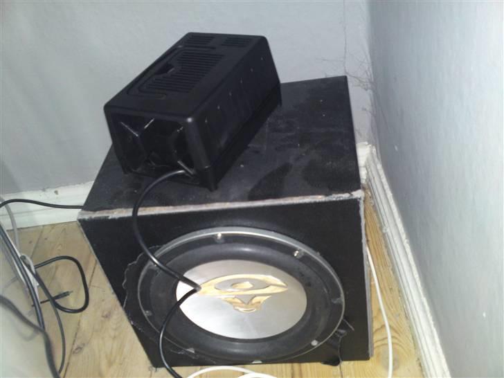 Musikanlæg Denon, Dali og CW. - Den støvede 10" cw sub, samt 110-230 volt omformer til PS3, da den er købt i USA. billede 5