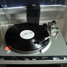 Musikanlæg                   Sony ES