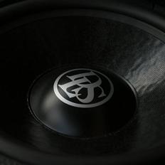 Bilstereo firmakassen med boom boom