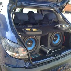Bilstereo Audiio system i 206