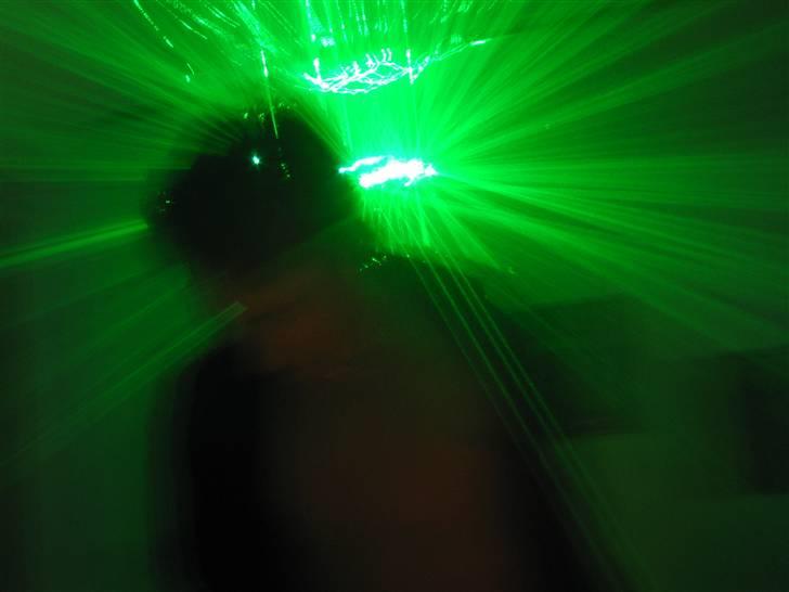 Computeranlæg Mit gamle værelse - min disko laser ibrug til en fest :D billede 9