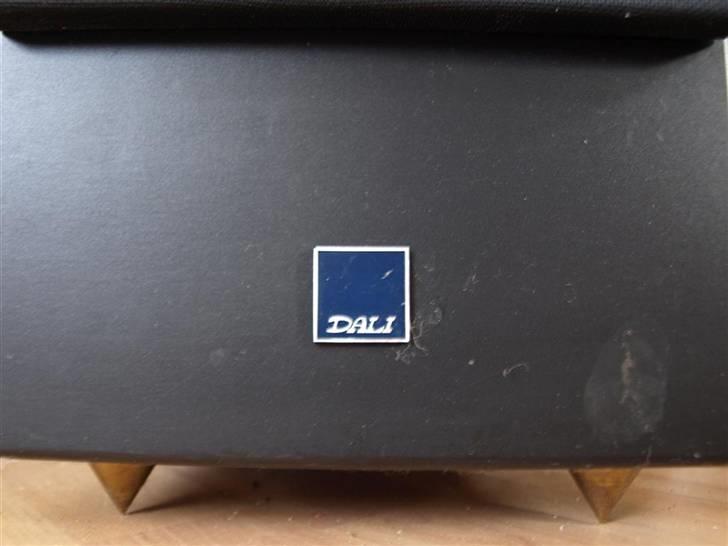 Hjemmebiograf Philips - Marantz - Dali - Højttaler logo og spikes billede 2