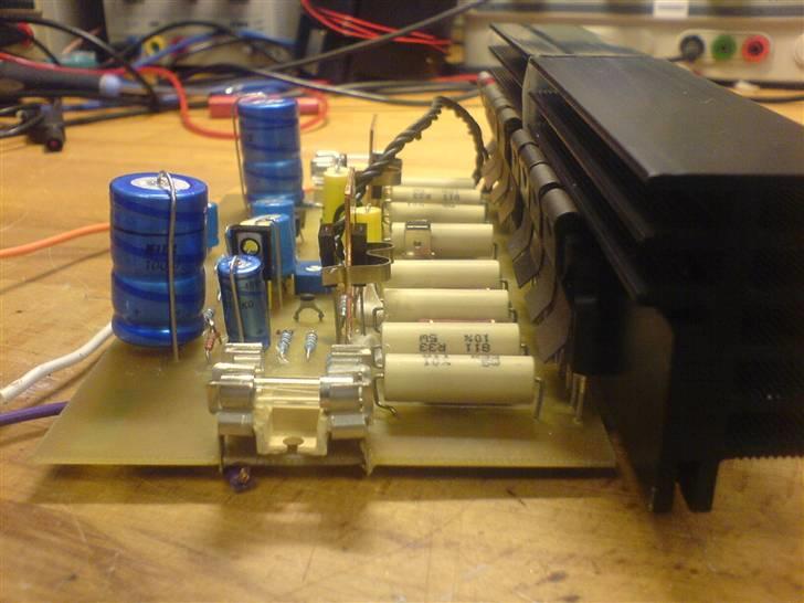 Musikanlæg Power Hjemmebyg  - forstærkermudul 1 fra siden, under test. billede 1