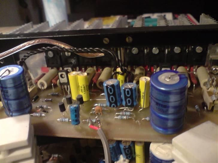 Musikanlæg Power Hjemmebyg  - færdig & spiller, Forstærkertrin 1, nr. 2 kan skimtes i bunden . billede 7