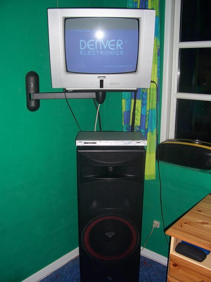 Musikanlæg Cerwin Vega - Nad - Tv, DVD og venstre højtaler i højprofil billede 13