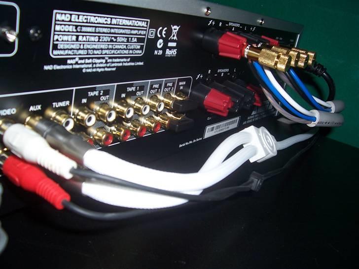 Musikanlæg Cerwin Vega - Nad - Hele bagsiden af forstærkeren.. Bøglerne er erstattet med missing link kabler.. billede 14