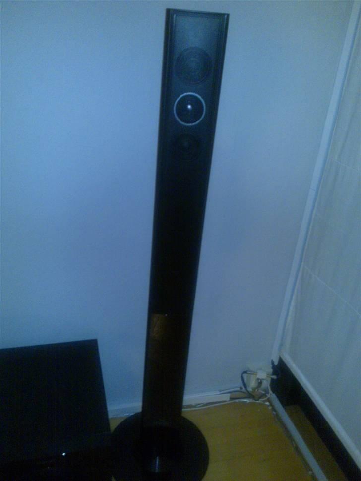 Hjemmebiograf LG 60" samsung blu-ray - den ene af de 4 gulvhøjtalere billede 3