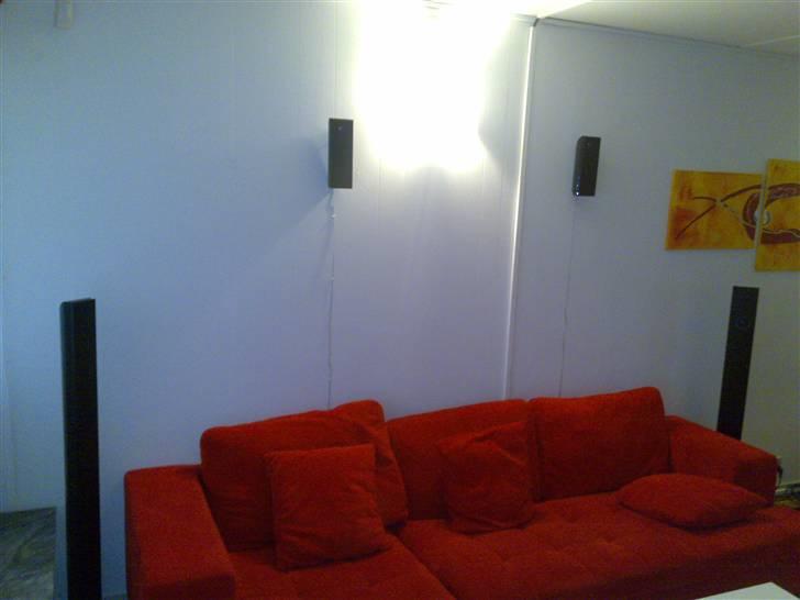 Hjemmebiograf LG 60" samsung blu-ray - Sofaen og de 4 baghøjtalere billede 7