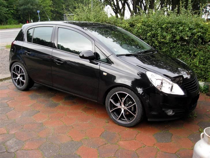 Bilstereo DLS i Corsa D - Ja en Opel Corsa D er ikke så stor, så man må tænke kreativt. billede 1