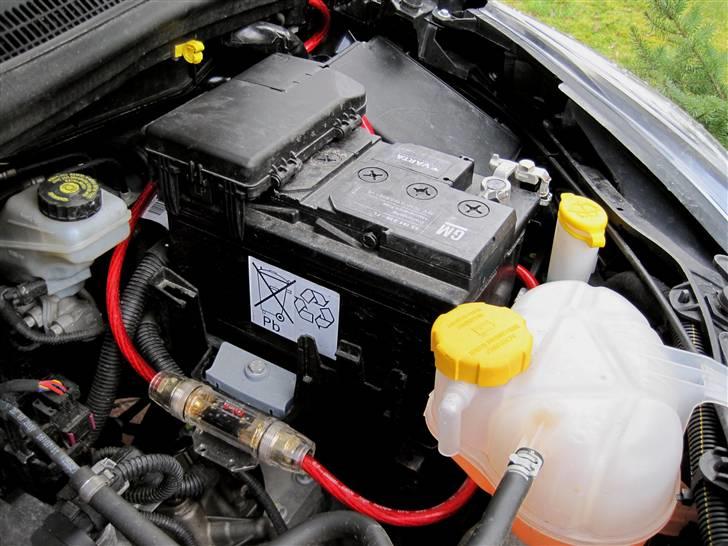 Bilstereo DLS i Corsa D - Strøm kan der ikke komme nok af. Har brugt 50 mm2 strømkabel. billede 3