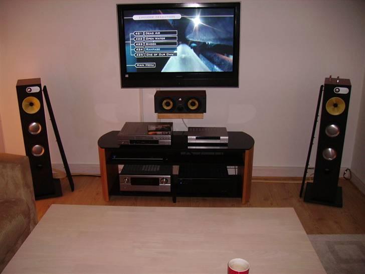 Hjemmebiograf Denon/B&W/NAD/Logitech - Nyt møbel nyt setup billede 1