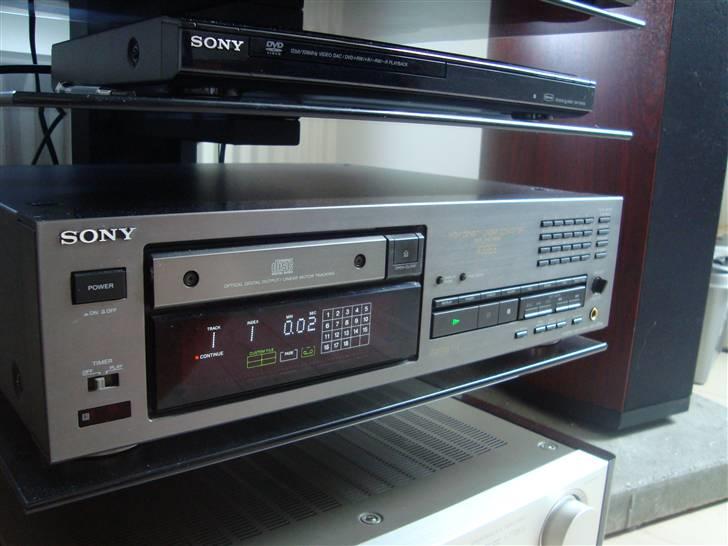 Musikanlæg                   Sony ES - Den midterste del af racket, med CD og en slim stereo DVD. billede 5