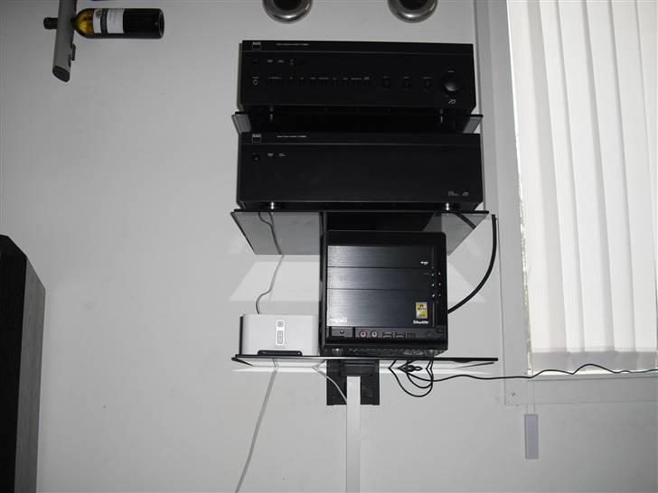 Musikanlæg Nad / B&W. - Måske et lidt overflødigt billed, men hellere et for meget end et for lidt.. billede 4