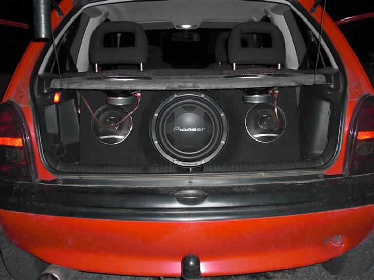 Bilstereo Komplet Pioneer Corsa B - Puhaa mark, har du glemt at vaske bilen inden du tog billeder!...    hehe    ;P billede 6