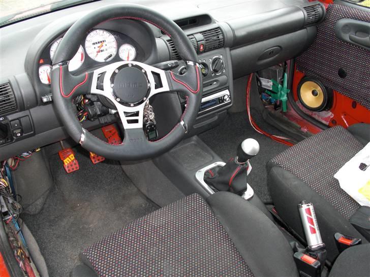 Bilstereo Komplet Pioneer Corsa B - Som i kan se er kabinen ikke helt samlet i nu, men det kommer bare rolig!...    ;P billede 7