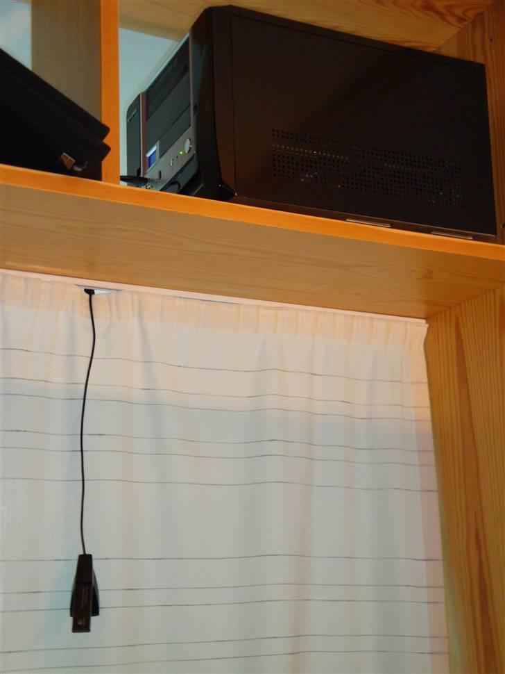 Hjemmebiograf Sony & HP - Mediecenter PC, står gemt af vejen xD det der hænger ned er trådløs sender til tast og mus billede 12